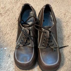 Voltage brown women’s sz 8 platform shoes. Brown.